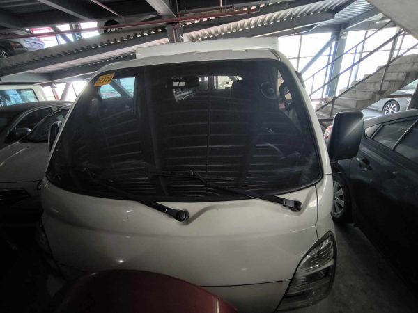 2023 HYUNDAI H-100 2.5 CRDI GL 6MT W/ DUAL AC SHUTTLE  BODY - Image 3