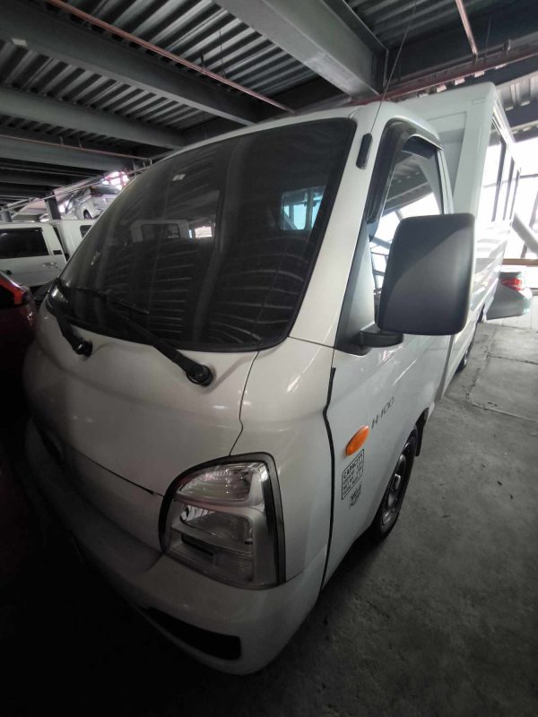 2023 HYUNDAI H-100 2.5 CRDI GL 6MT W/ DUAL AC SHUTTLE  BODY - Image 4