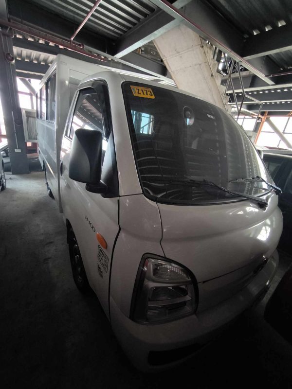 2023 HYUNDAI H-100 2.5 CRDI GL 6MT W/ DUAL AC SHUTTLE  BODY