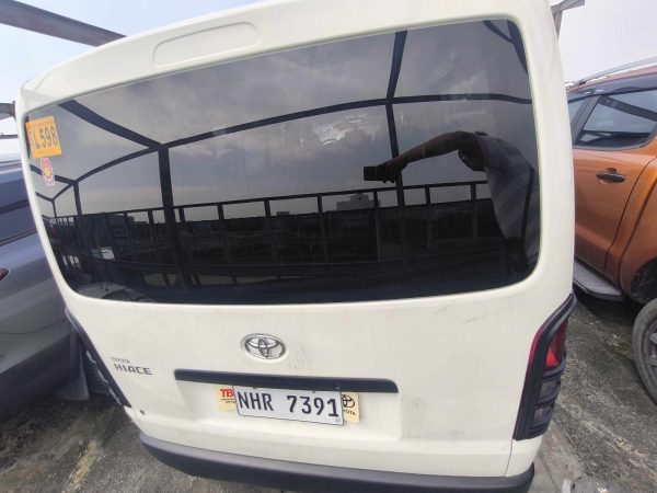 2024 TOYOTA HI-ACE COMMUTER 3.0 MT - ZC-023