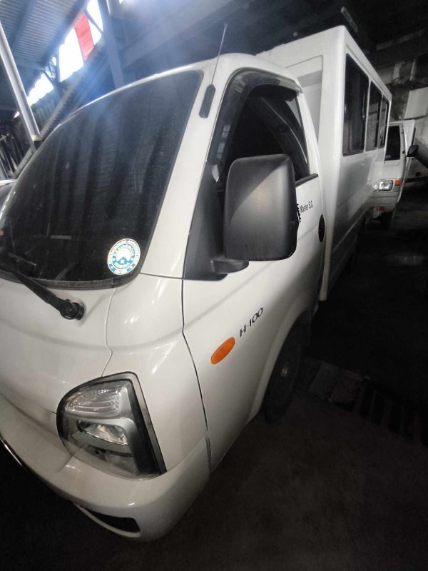 2023 HYUNDAI H-100 2.5 CRDI GL 6MT W/ DUAL AC SHUTTLE  BODY - Image 3